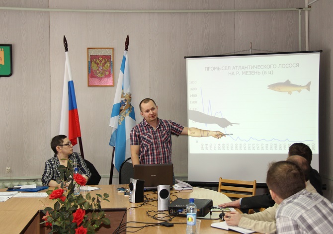 Discussion at the round table meeting
